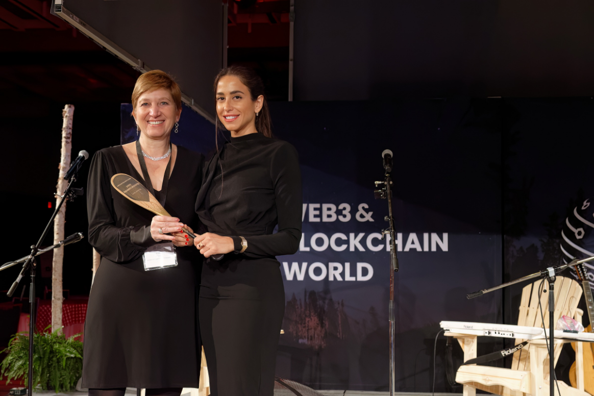 Roanie Levy receiving the Blockchain Leadership Award
